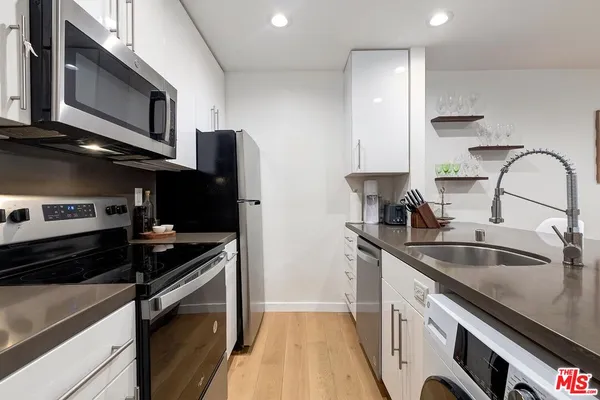 $4,495 | 141 South Clark Drive, Unit 208, West Hollywood, CA 90048