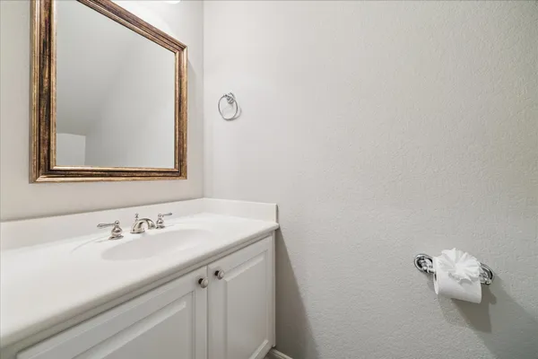 $480,000 | 6 Douvaine Court, The Woodlands, TX 77382