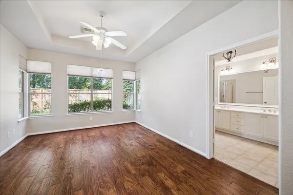 $480,000 | 6 Douvaine Court, The Woodlands, TX 77382