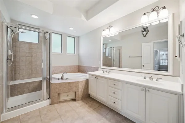 $480,000 | 6 Douvaine Court, The Woodlands, TX 77382