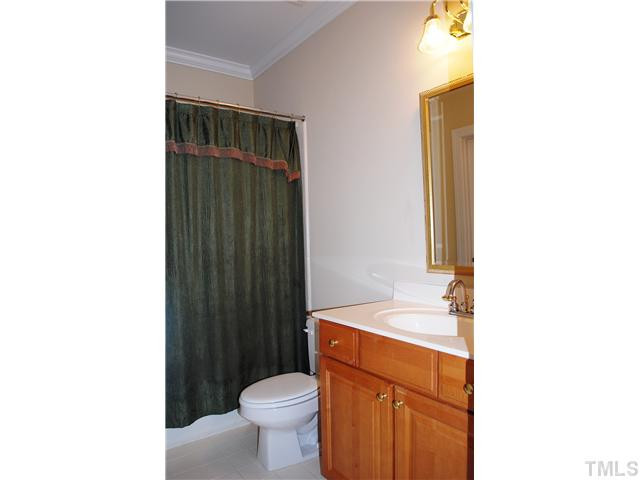 10804 Sagehurst Place Raleigh, NC 27614 - Photo 18 of 25 Full bath on main floor with private access to bedroom #5. Bathroom