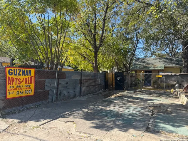 $135,000 | 3015 South Flores Street, San Antonio, TX 78204