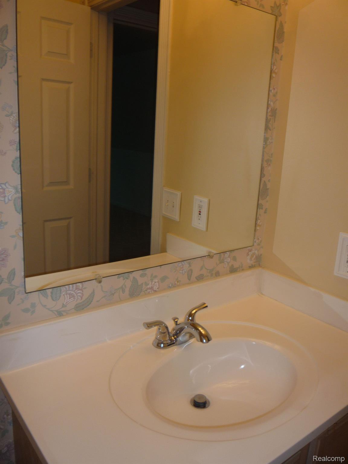 1423 Rillview Court Metamora, MI 48455 - Photo 50 of 62 full bath on second level