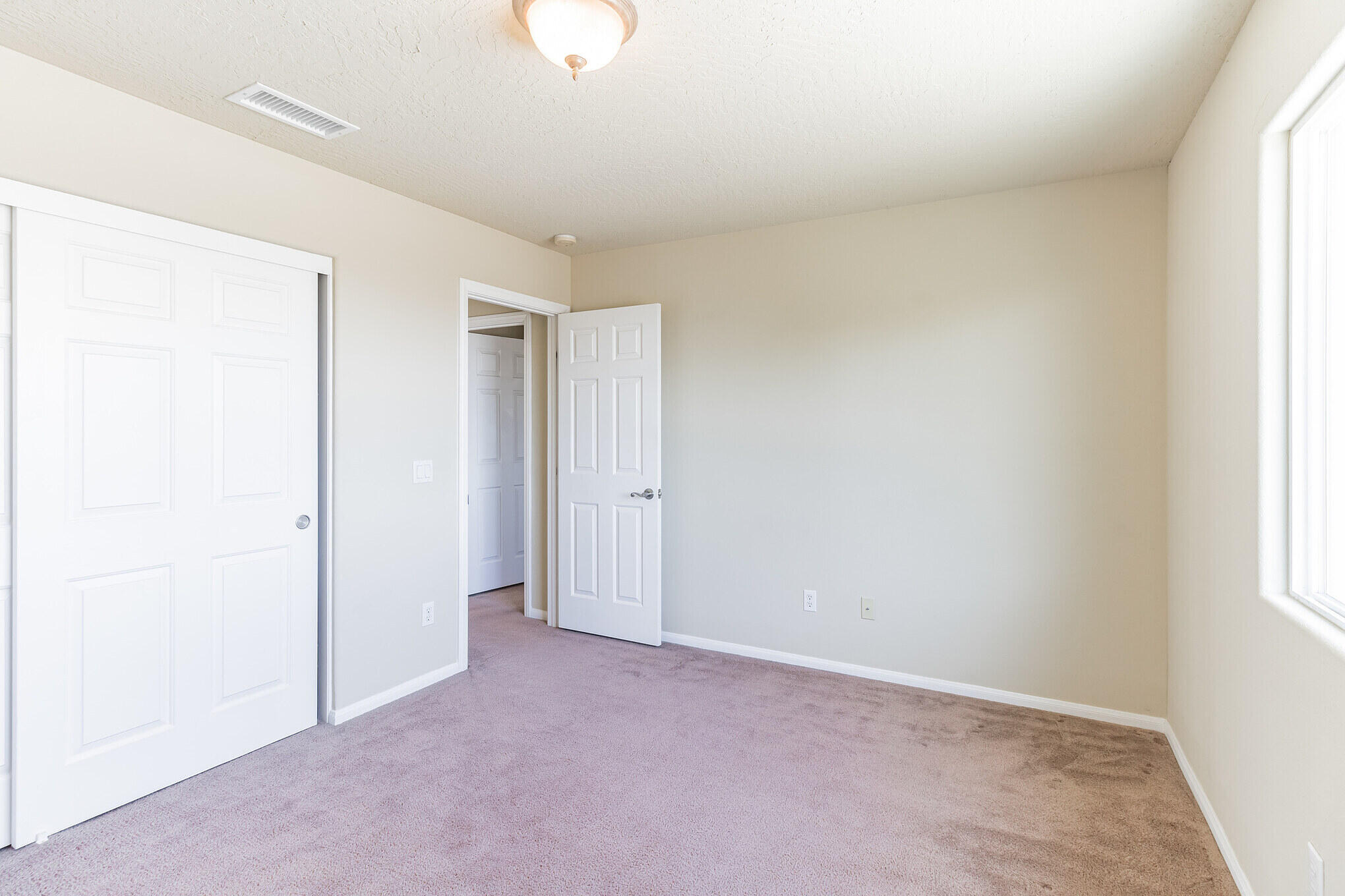 381 Calaveras Road Pinon Hills, CA 92372 - Photo 11 of 27 an empty room with windows and closet