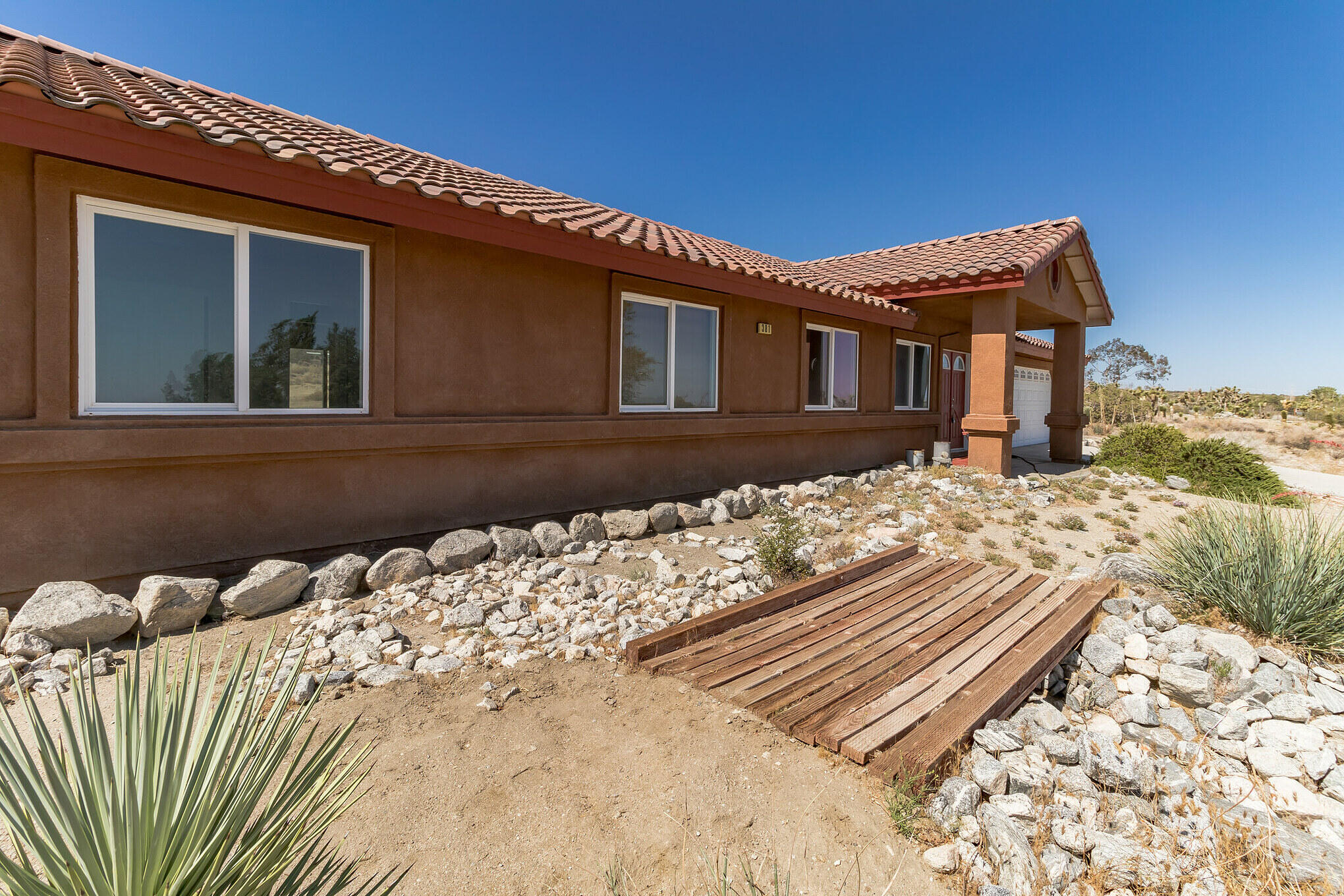 381 Calaveras Road Pinon Hills, CA 92372 - Photo 25 of 27 a front view of a house