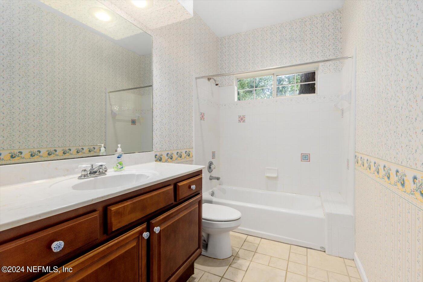 8495 Lilly Lake Road Melrose, FL 32666 - Photo 27 of 60 Guest Bathroom