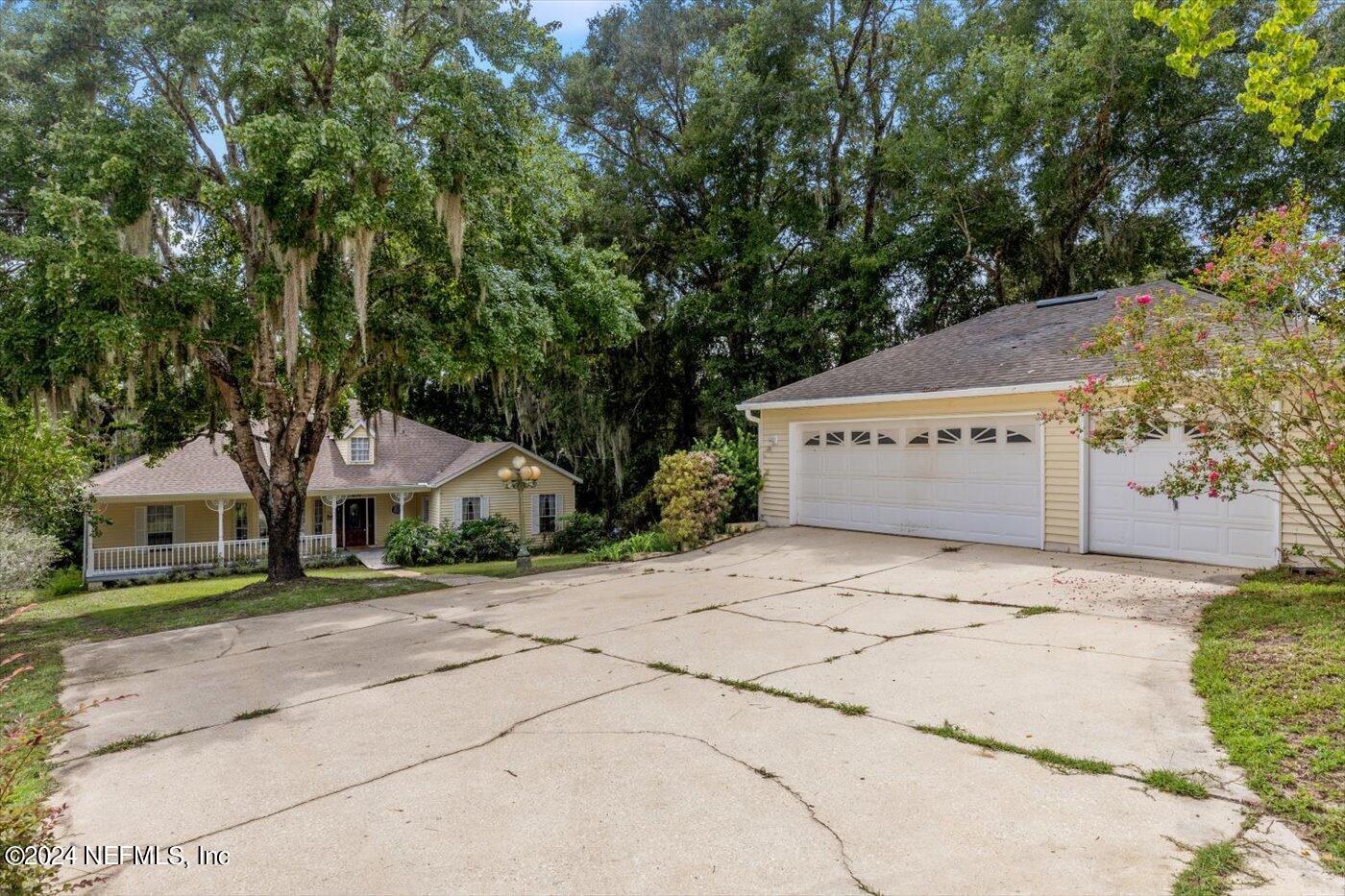 8495 Lilly Lake Road Melrose, FL 32666 - Photo 5 of 60 Side Loading Garage
