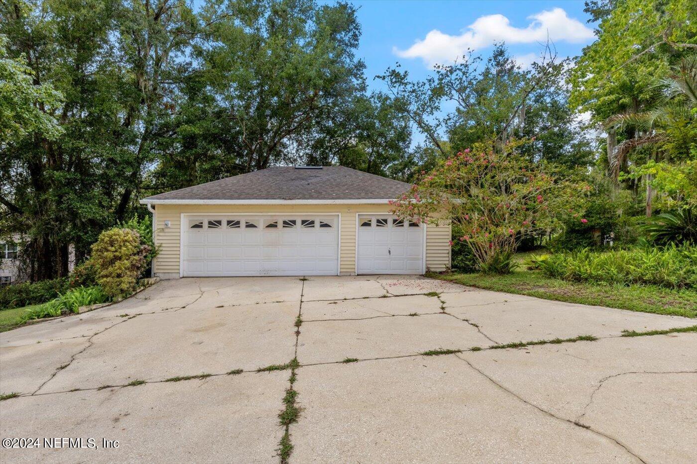 8495 Lilly Lake Road Melrose, FL 32666 - Photo 7 of 60 Three Car Garage