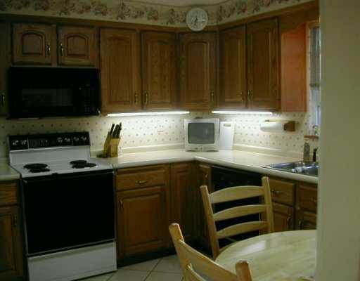 917 Harvard Road Monroeville, PA 15146 - Photo 5 of 8 Kitchen.