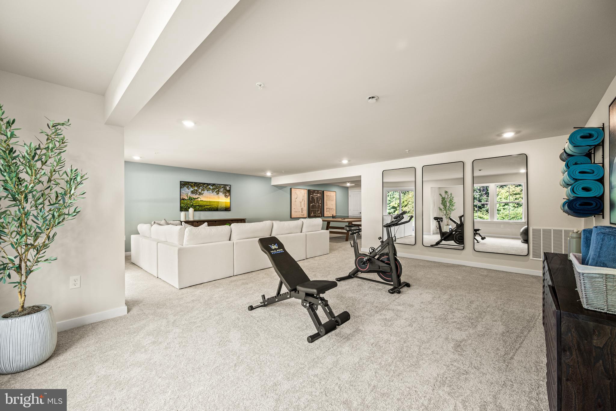 548 Arrowgrass Lane New Castle, DE 19720 - Photo 43 of 48 a living room with furniture and potted plants