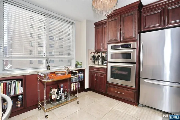 $650,000 | 160 Overlook Avenue, Unit 4C, Hackensack, NJ 07601