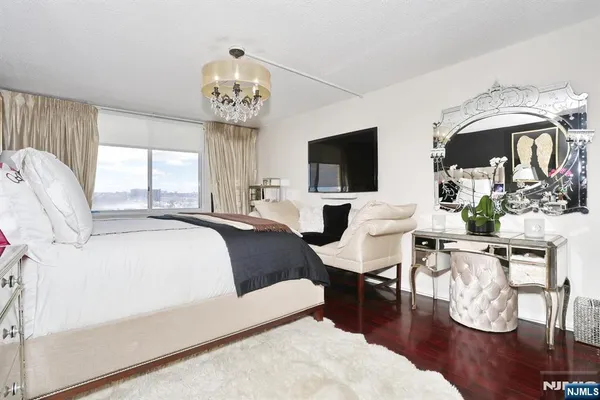 $650,000 | 160 Overlook Avenue, Unit 4C, Hackensack, NJ 07601