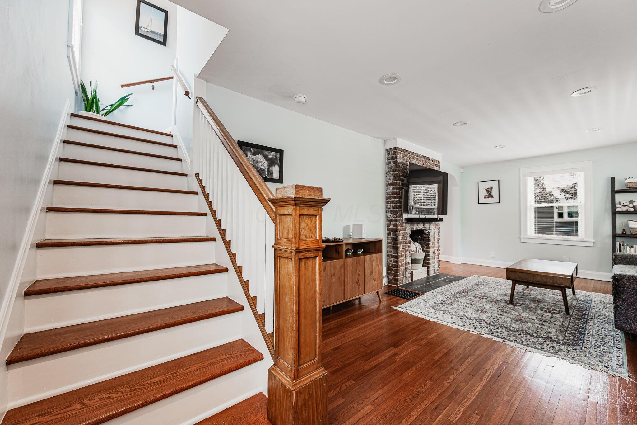 867 Oxley Road Columbus, OH 43212 - Photo 10 of 66 Entryway