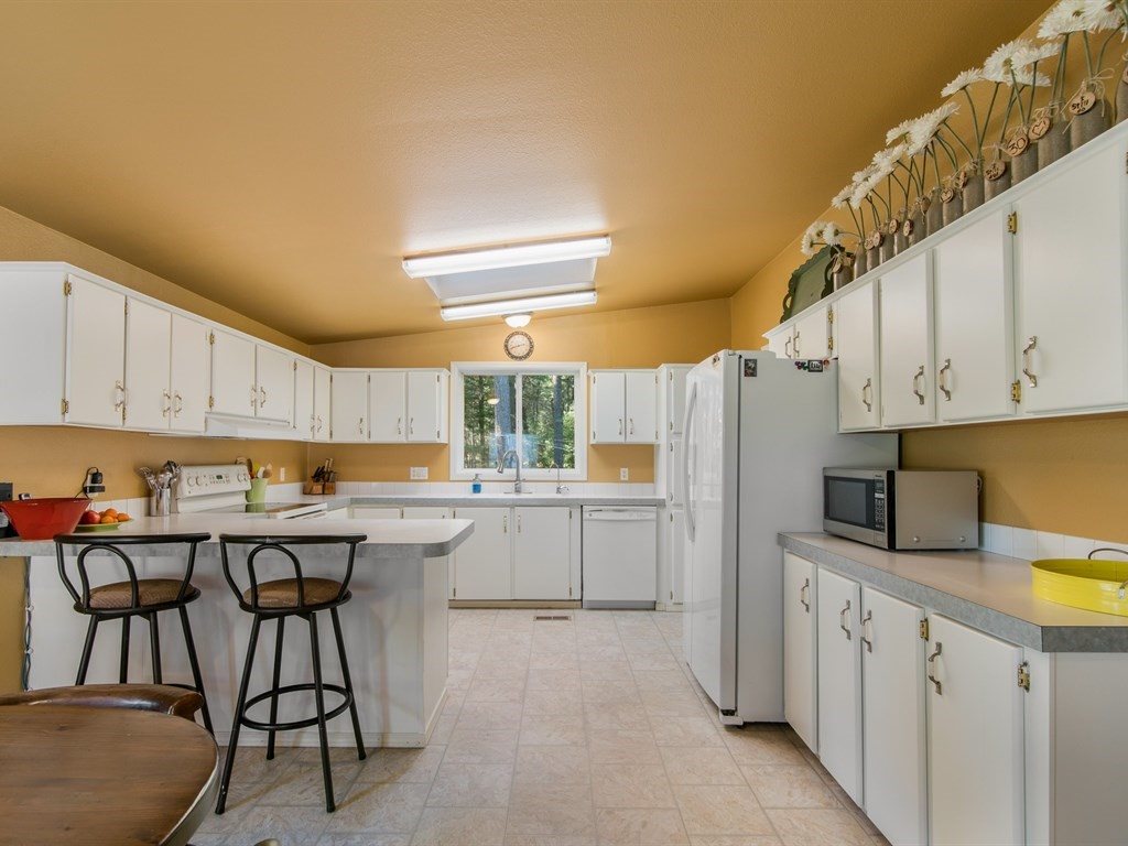 11315 East Halliday Road Colbert, WA 99005 - Photo 9 of 20