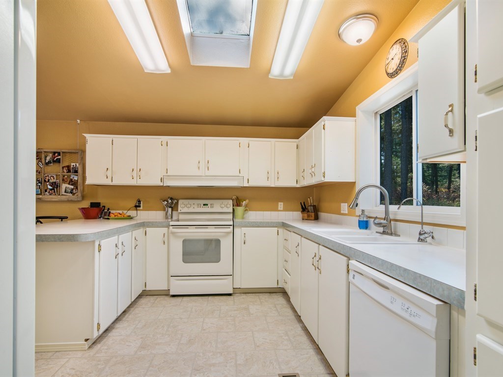 11315 East Halliday Road Colbert, WA 99005 - Photo 10 of 20