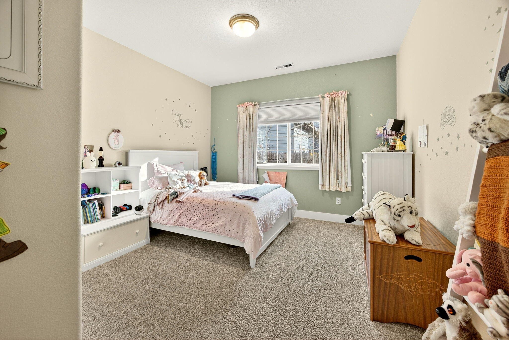 16 Portabello Way Eagle Point, OR 97524 - Photo 25 of 43 a bedroom with a bed and a window