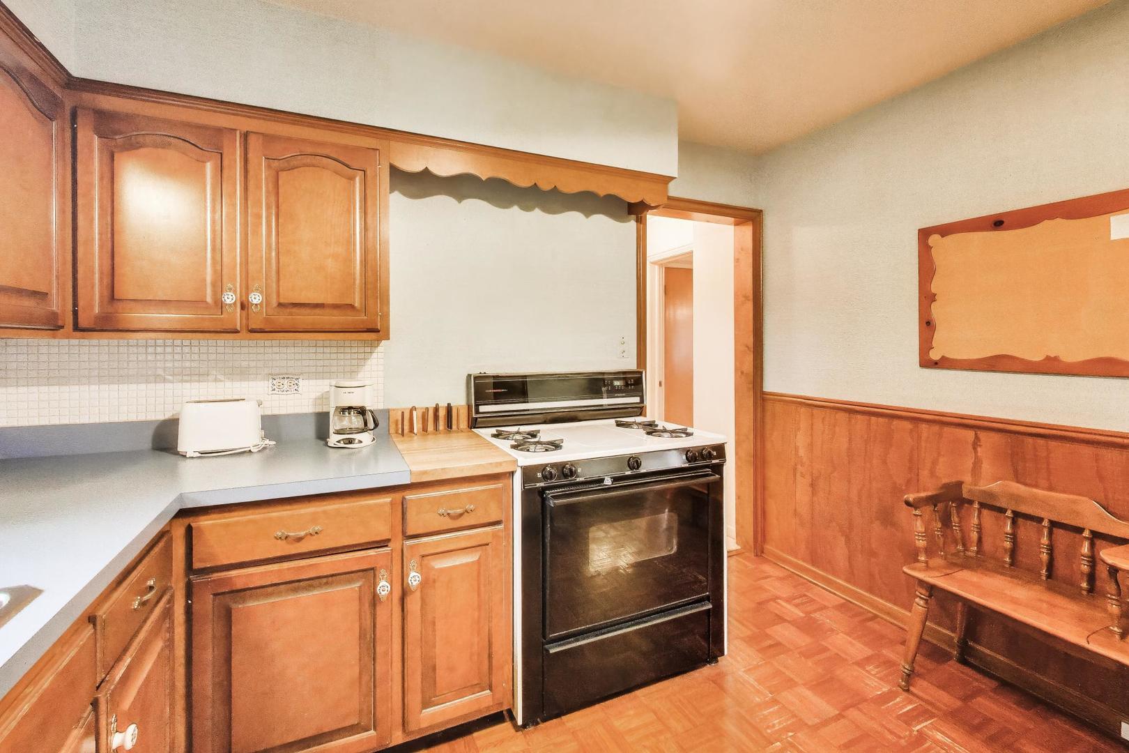 8012 West Davis Street Niles, IL 60714 - Photo 11 of 48