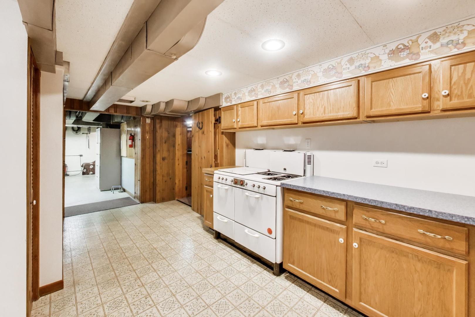 8012 West Davis Street Niles, IL 60714 - Photo 34 of 48