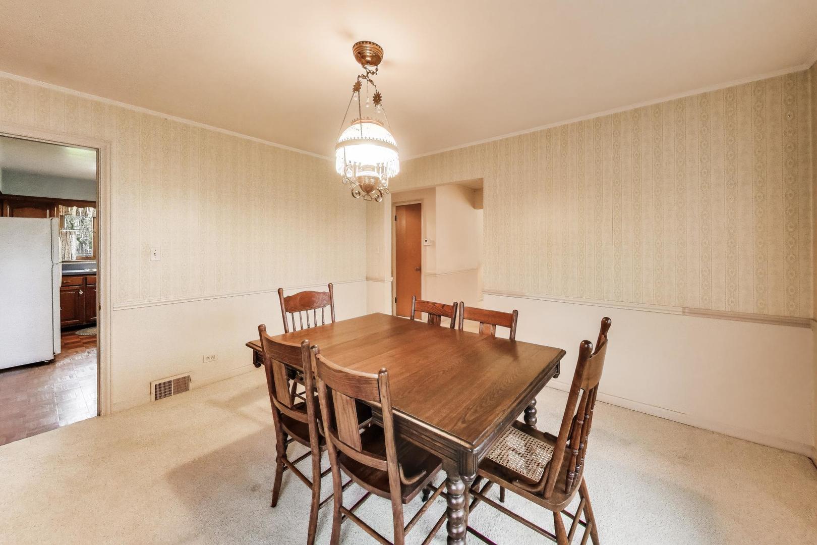 8012 West Davis Street Niles, IL 60714 - Photo 9 of 48