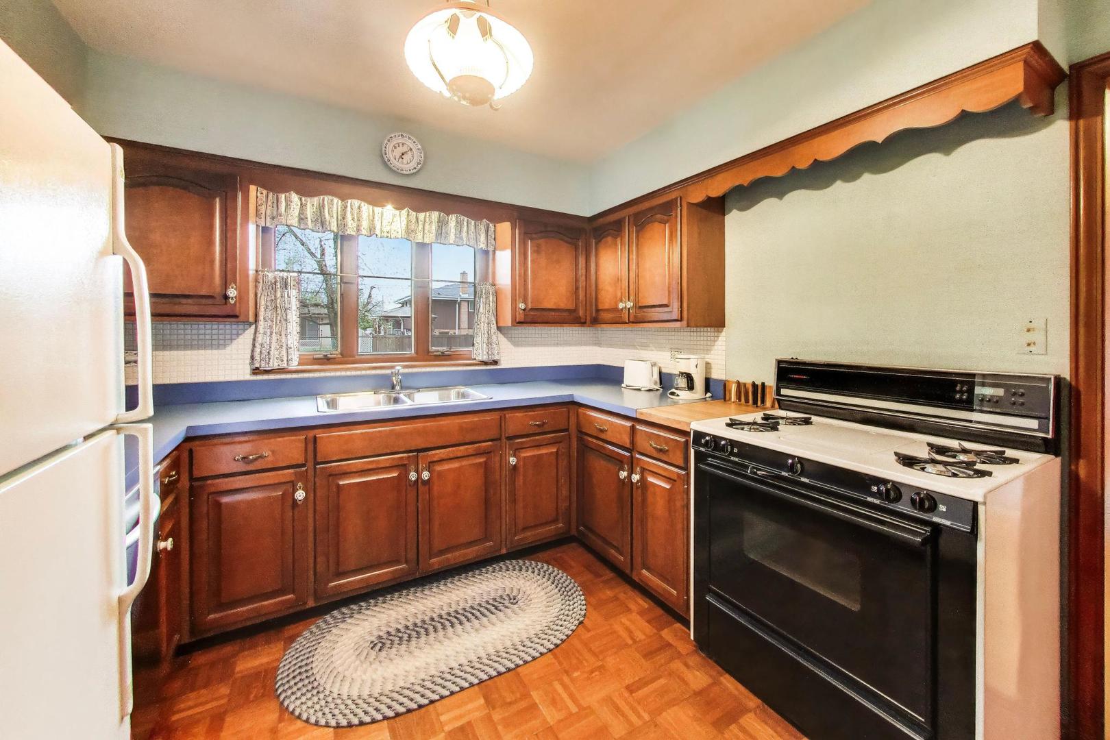 8012 West Davis Street Niles, IL 60714 - Photo 10 of 48