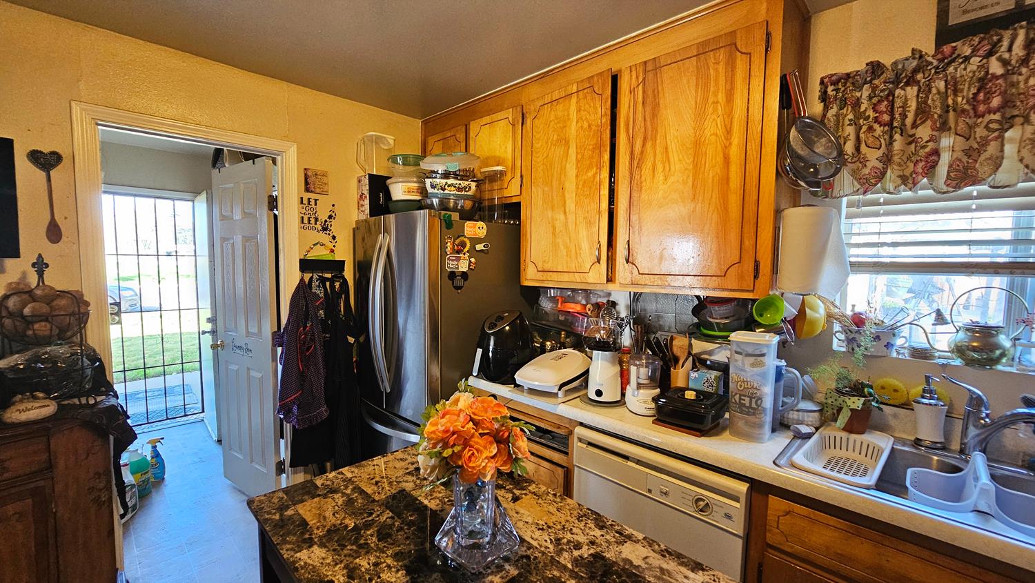 807 O Street Firebaugh, CA 93622 - Photo 6 of 22