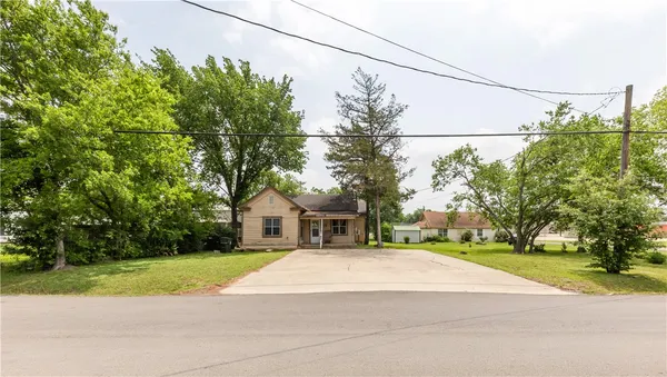 a view of house with yard and tree s