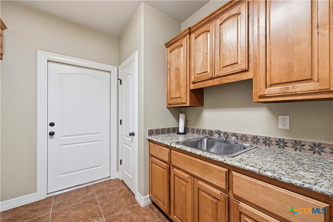 8006 Ridgeway Court Nolanville, TX 76559 - Photo 27 of 43 Laundry