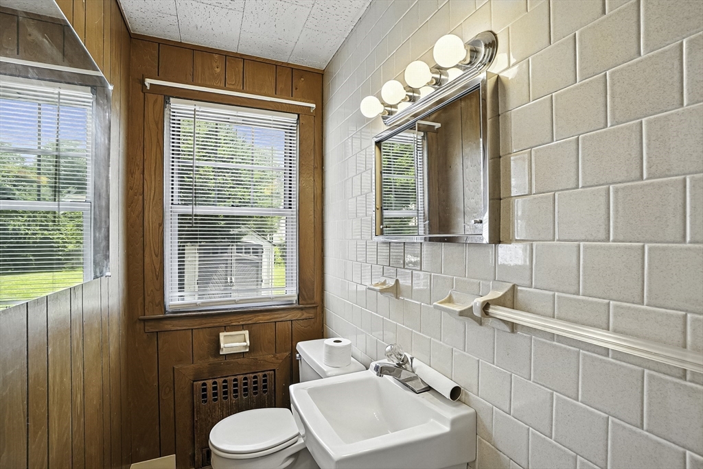 15 Robertson Road Framingham, MA 01702 - Photo 27 of 38 Gallery Image 27