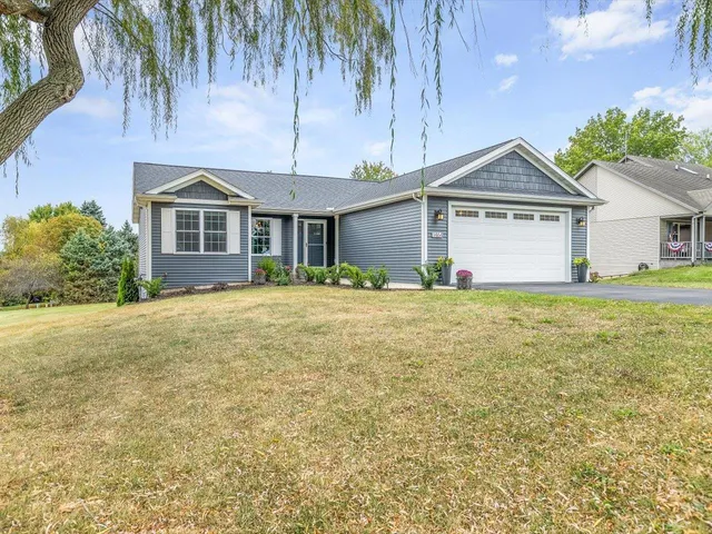 $304,000 | 1464 Chadbourne Drive, Lake Summerset, IL 61019