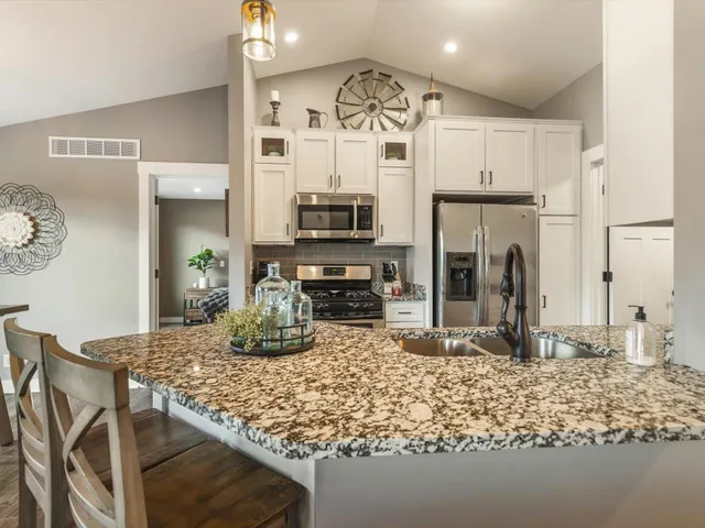 $304,000 | 1464 Chadbourne Drive, Lake Summerset, IL 61019