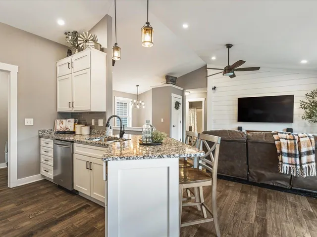 $304,000 | 1464 Chadbourne Drive, Lake Summerset, IL 61019