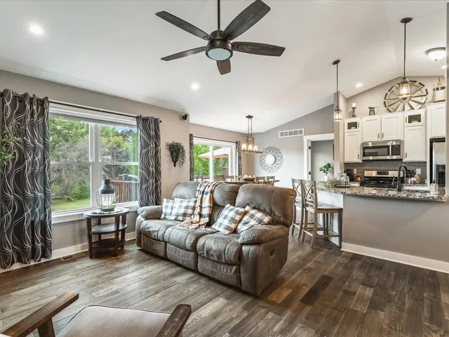 $304,000 | 1464 Chadbourne Drive, Lake Summerset, IL 61019