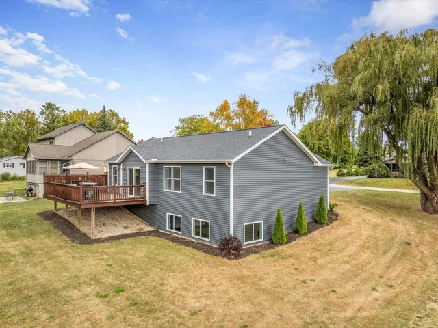 $304,000 | 1464 Chadbourne Drive, Lake Summerset, IL 61019