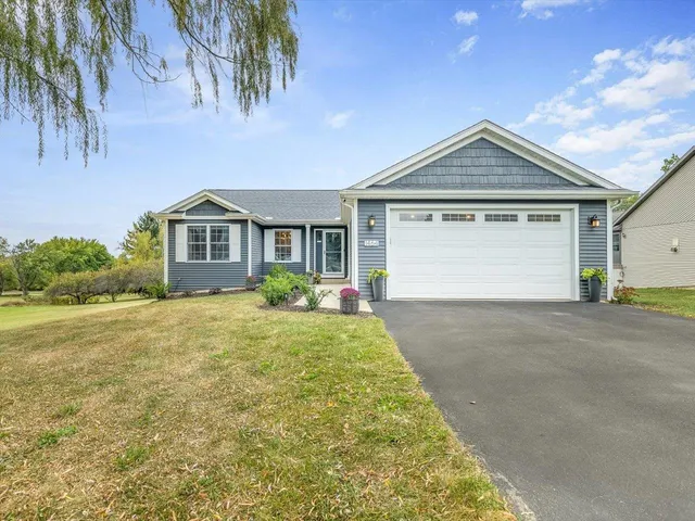 $304,000 | 1464 Chadbourne Drive, Lake Summerset, IL 61019