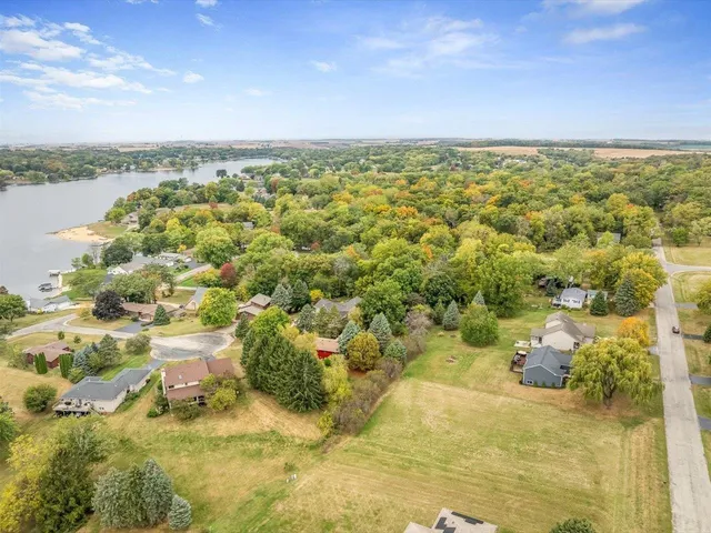 $304,000 | 1464 Chadbourne Drive, Lake Summerset, IL 61019