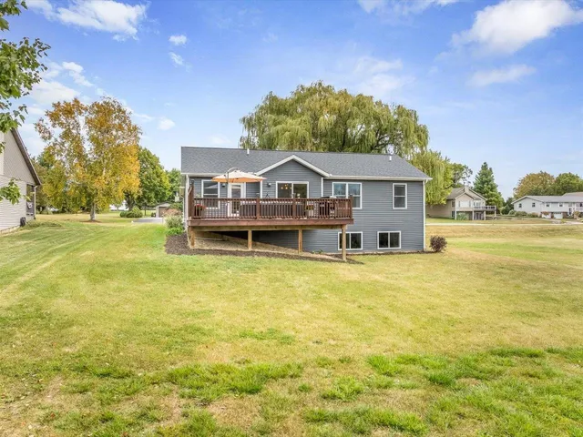 $304,000 | 1464 Chadbourne Drive, Lake Summerset, IL 61019