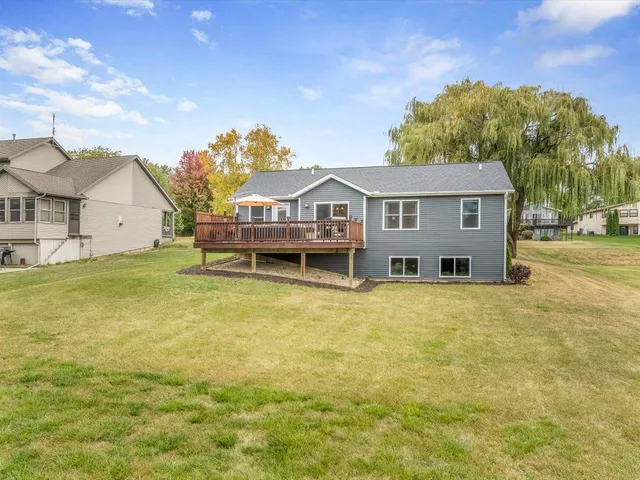 $304,000 | 1464 Chadbourne Drive, Lake Summerset, IL 61019