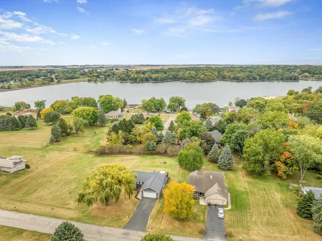 $304,000 | 1464 Chadbourne Drive, Lake Summerset, IL 61019