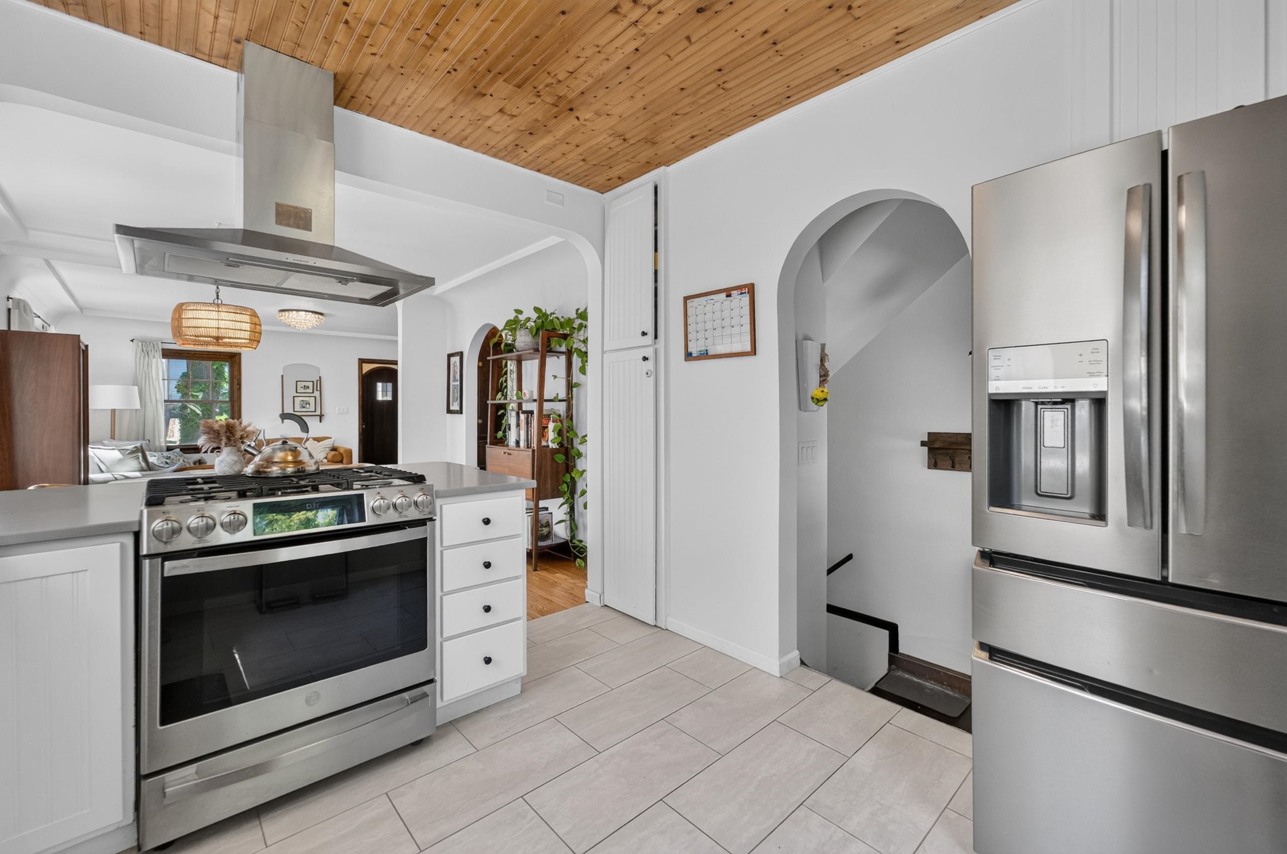 2626 Chamberlain Avenue Madison, WI 53705 - Photo 13 of 36