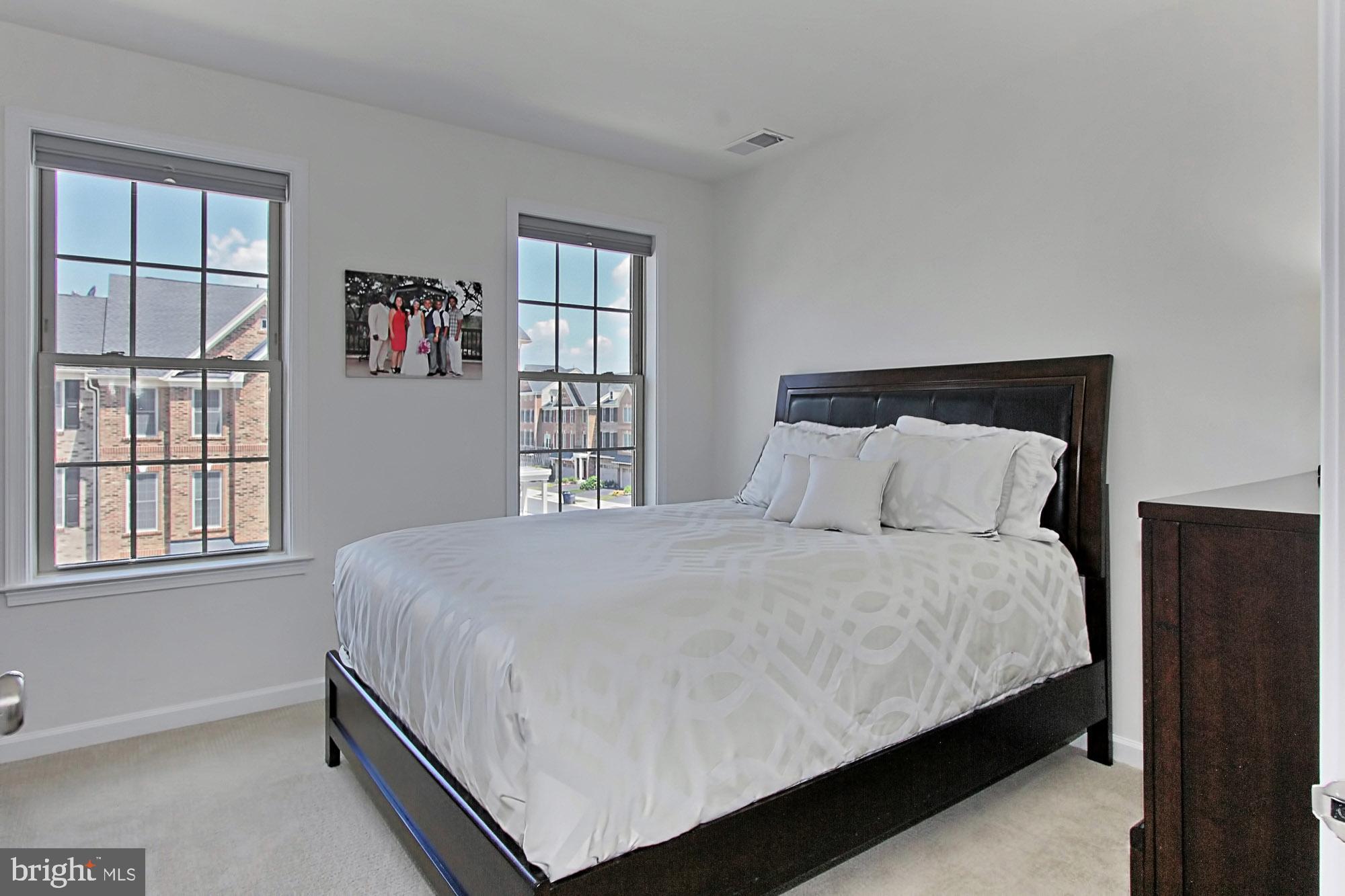 42645 Lancaster Ridge Terrace Chantilly, VA 20152 - Photo 22 of 39 Bedroom #3 is light and airy