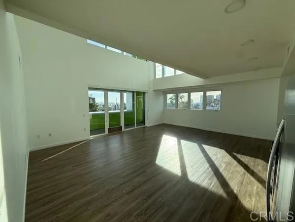 $4,599 | 5750 Hollywood Boulevard, Unit 709, Los Angeles, CA 90028