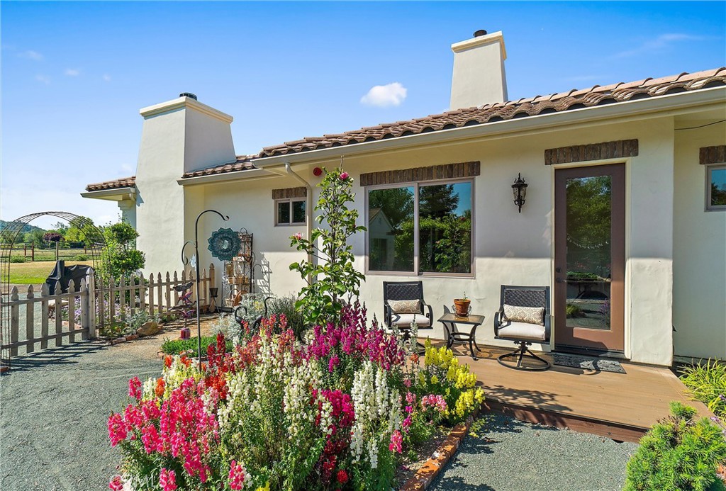 18205 Walnut Avenue Atascadero, CA 93422 - Photo 34 of 46 front view of a house with a porch