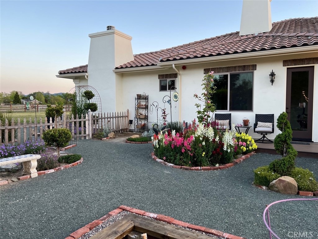18205 Walnut Avenue Atascadero, CA 93422 - Photo 38 of 46 a front view of a house with patio