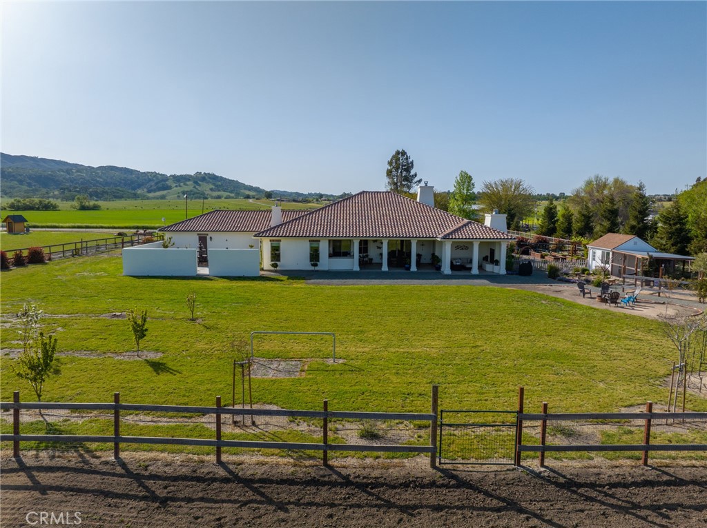 18205 Walnut Avenue Atascadero, CA 93422 - Photo 44 of 46 a view of a swimming pool with an outdoor seating