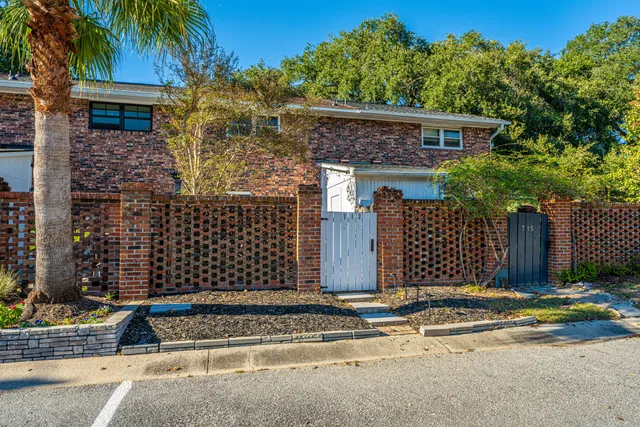 $3,600 | 713 Center Street, Mount Pleasant, SC 29464