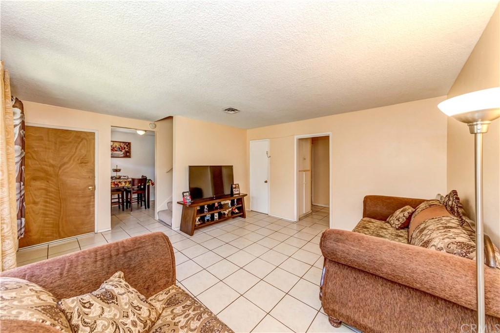 47 Paradise Valley South Carson, CA 90745 - Photo 11 of 40