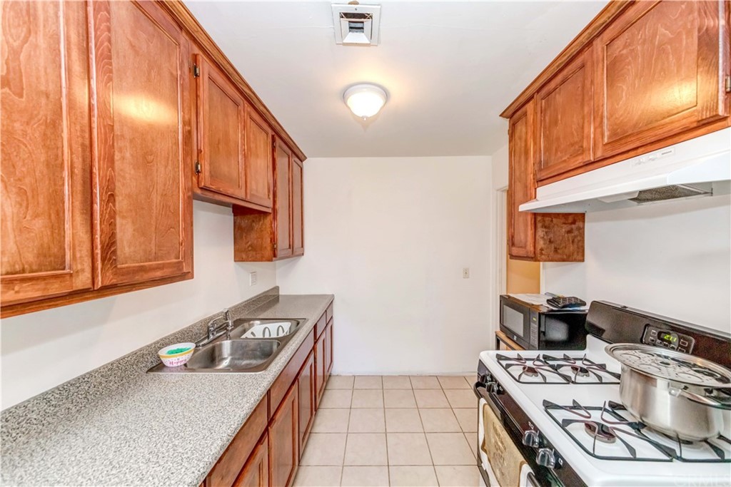 47 Paradise Valley South Carson, CA 90745 - Photo 15 of 40