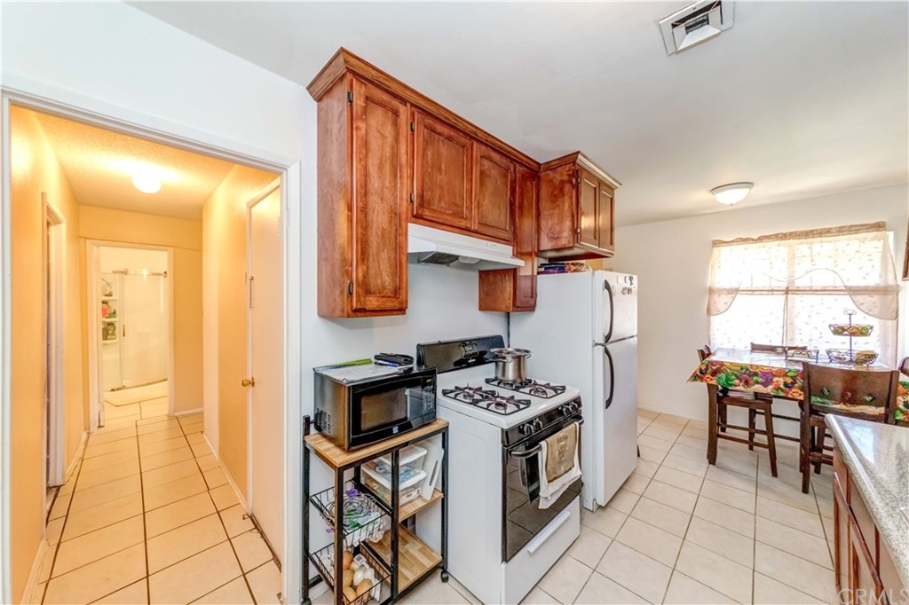 47 Paradise Valley South Carson, CA 90745 - Photo 18 of 40