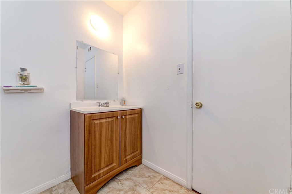 47 Paradise Valley South Carson, CA 90745 - Photo 28 of 40