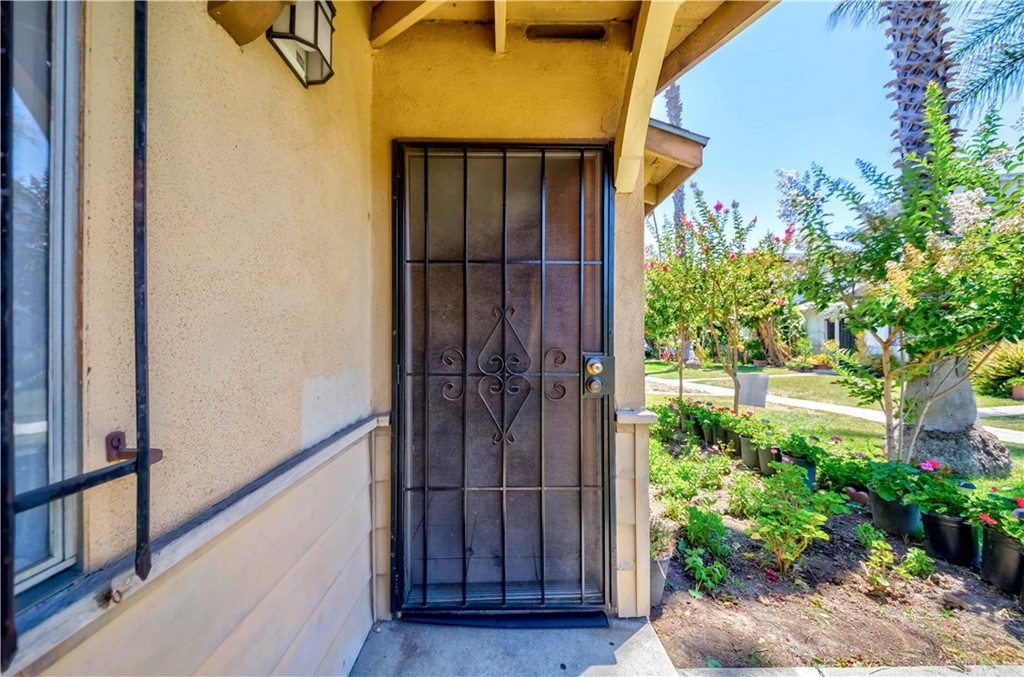 47 Paradise Valley South Carson, CA 90745 - Photo 5 of 40